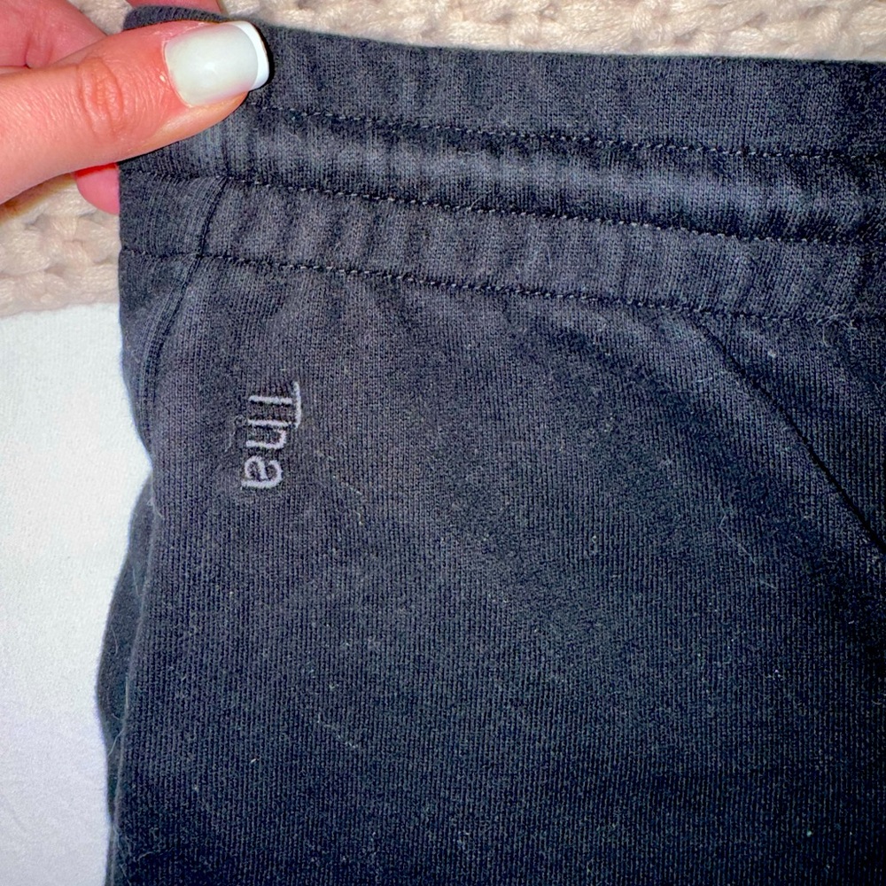 Aritzia Black Sweatshort 6"
